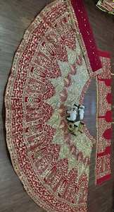 Vêtements de mariage design Lehenga évasé de 4 mètres avec couches de canette et de toile - Product Image 4