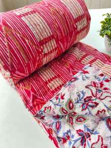 Couette réversible en coton imprimé floral rouge de Jaipur - Product Image 3