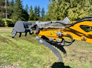 LIVRAISON GRATUITE CFG QK18R MINI-EXCAVATRICE HYDRAULIQUE 15 CV COMMANDES PÉDALIÈRES LAME DE 39 POUCES BAC À DÉGRAVURE DE 16 POUCES APPROUVÉE EPA CE POURCHÈVRE HYDRAULIQUE - Product Image 5