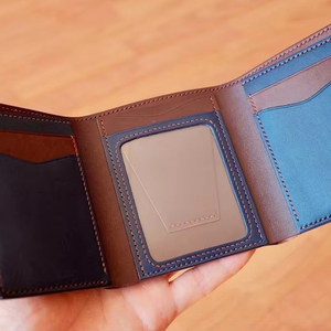 กระเป๋าสตางค์พับสามทบทำจากหนังแท้แบบสั้นพร้อมคลิปหนีบเงินและที่ใส่บัตรเครดิตสำหรับ LTW-0005B แบบพกพาของผู้ชาย - Product Image 1