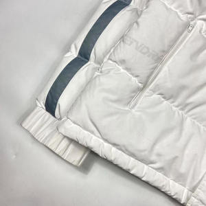 Veste matelassée pour hommes Vente en gros Veste matelassée en duvet personnalisée de haute qualité Style de mode pour hommes Vêtements d'hiver chauds - Product Image 3