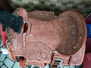 Selle de course à barils pour chevaux en cuir occidental de haute qualité |   Design floral sculpté à la main |   Selle de qualité supérieure durable au meilleur prix - Product Image 5