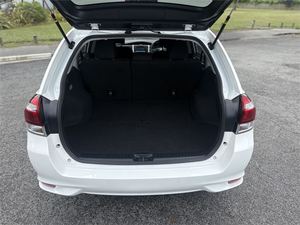 Achetez maintenant des voitures d'occasion <span class=keywords><strong>Toyota</strong></span> <span class=keywords><strong>Corolla</strong></span> 1.5 Hybrid Wagon CVT 2WD SUV 2020 prêtes à être expédiées - Product Image 2