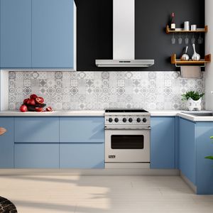 Armoires de cuisine bleues, meubles de cuisine peints sur mesure, finition laquée, option poignée en laiton, cuisine moderne classique - Product Image 1