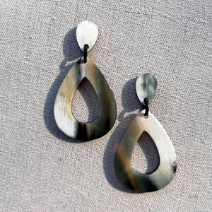 Boucles d'oreilles en corne de buffle noir et blanc naturel Boucles d'oreilles en corne de vache antique faites à la main - Product Image 3