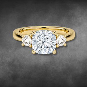 Bague de fiançailles en or avec trois diamants de laboratoire taille coussin pour femme, certifiée IGI, bijoux fins, design élégant pour mariée - Product Image 1