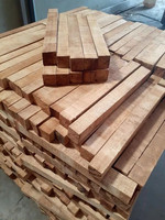 Vente en gros de bois 100% naturel bois de caoutchouc bon marché bois scié du Vietnam pour meubles et construction comprend palette