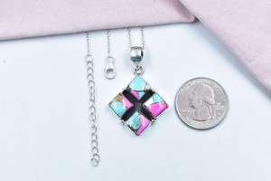 Colgante de Dalia de Caramelo de Algodón Hecho a Mano, Plata de Ley con Cadena Ajustable, Rodio y Bisel Chapado en Oro - Product Image 2