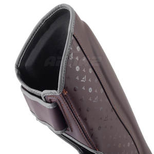 Espinillera de Diseño Ligero y Ajuste Confiable con Cierre Seguro e Interior Suave - Product Image 6