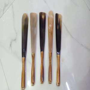 Corne de boeuf véritable faite à la main en cuir de corne de buffle durable en plastique métal bois aide à chaussures avec qualité d'exportation à long manche de l'Inde - Product Image 4