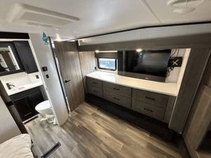 Venta al por mayor de H-e-a-r-t-l-a-n-d R-o-a-d W-a-r-r-i-o-r 414 usados de 2022 a precios económicos - Product Image 5