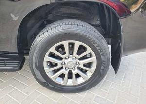 Toyota Land Cruiser Prado 2018 / Disponible à la vente avec faible kilométrage, moteur essence, véhicule bien entretenu et sans accidents - Product Image 5