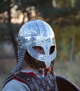 Casque Viking médiéval armure Vendel casque gravé en acier avec chaîne Viking fait à la main cadeaux casque - Product Image 3