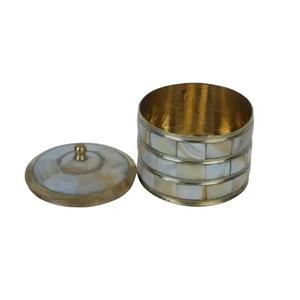 Producto de calidad superior Diseño de latón Caja de almacenamiento de joyería de forma redonda Caja de joyería de madera y nácar con tapa de latón - Product Image 5