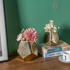 Jarrón de Metal Hecho a Mano de Primera Calidad con Colores y Logotipo Personalizables, Duradero y Elegante para Espacios Modernos - Product Image 2