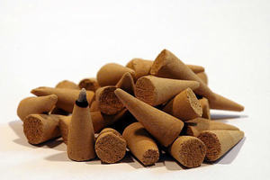 ALL-NATURAL SCENTED <b>INCENSE</b> <b>CONES</b> / FAMILY RECIPE / AFFORDABLE VALUE / MADE in VIETNAM - Product Image 2