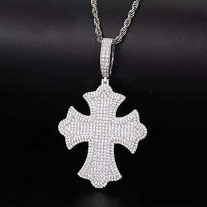 Iced Out Round Diamond Cross Pendant Moissanite Joyas de oro blanco para hombres y mujeres 925 Sterling Silver - Product Image 4