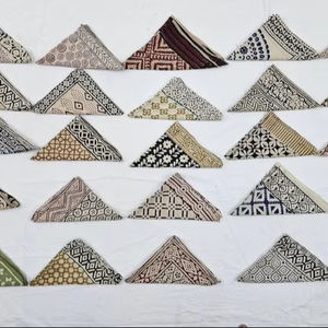 Pañuelo de Algodón Orgánico Estampado a Mano con Diseño Paisley de la India - Product Image 1