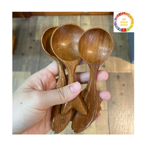 Cuillère en bois artisanale vietnamienne en forme de cœur pour remuer et servir le curry - Product Image 4