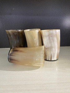 Verre Viking en corne naturelle artisanal |   Gobelet en corne polie pour les boissons - Product Image 4