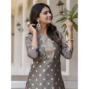 Kurta Droite en Soie Mélangée Brodée de Haute Qualité pour Femmes, Idéale pour le Quotidien ou les Festivals, Disponible pour la Distribution Mondiale - Product Image 1