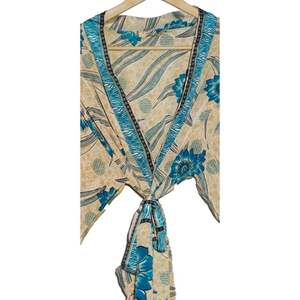 Bata de Sari de seda reciclada de La India, Kimono ligero cómodo para mujer, ropa de playa, vestido largo para verano y primavera - Product Image 5