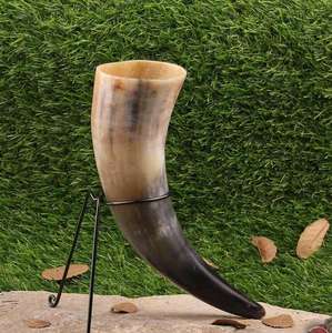 Vaso de Cuerno Natural de Estilo Rústico Contemporáneo, Hecho a Mano, con Textura Orgánica, Forma Cilíndrica, Tapa de Bambú para Vino/Cerveza Auténticos - Product Image 1