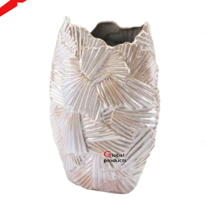 Florero decorativo de mesa de aluminio y metal con acabado dorado para restaurante y bar de hotel - Product Image 5