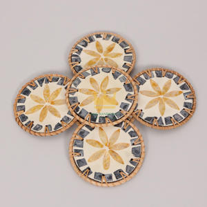 Posavasos de conchas marinas Fritillaria Natural hecho a mano, alfombrilla de aislamiento térmico de borde envuelto de ratán personalizable, alfombrillas y almohadillas ligeras de lujo - Product Image 2