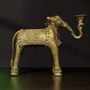Bougeoir d'éléphant d'art de Dhokra en laiton fait à la main de 8 pouces décor à la maison en métal écologique pour Diwali et cadeaux de Noël - Product Image 1