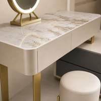 Ensemble coiffeuse de luxe avec plateau en marbre personnalisé et éclairage LED, miroir, tabouret et meuble de rangement pour chambre à coucher