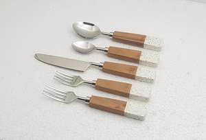Juego de Cubiertos de Madera de Acacia con Mango de Resina, Juego de Cubiertos Moderno de Cinco Piezas, Juego de Cubiertos de Acero Inoxidable Hecho a Mano - Product Image 4