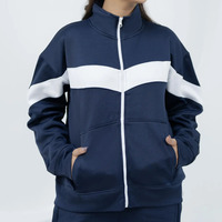 Conjunto Deportivo de Felpa para Mujer, Color Azul Marino con Bloques de Color y Raya Blanca, Corte Regular y Largo Completo