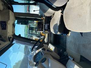 รถแทรกเตอร์ฟาร์ม JCBB Fastrac 3155 (R624) ขับเคลื่อน 4 ล้อ พร้อมเครื่องยนต์ FPT ระบบเกียร์แบบเฟือง  ชิ้นส่วนหลัก แบริ่ง ปั๊ม กล่องเกียร์ 160 แรงม้า - Product Image 5