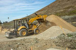 Cargadora Industrial Usada de 400 Toneladas 415 IL del 2010 con Retroexcavadora y Características de Minicargadora y Dirección Deslizante, Componentes MOOG, Motor y Caja de Cambios - Product Image 2