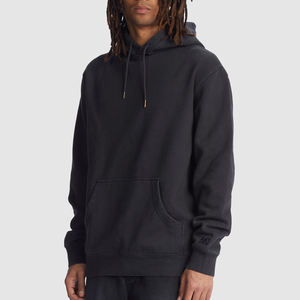 Sweat à capuche zippé noir pour homme, style techwear, avec bordures rouges, poches utilitaires, col montant, design décontracté, streetwear, vêtement d'extérieur - Product Image 3