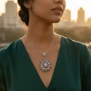 Pendentif en diamant de style vintage à motif floral pour femmes, bijoux élégants et charmants - Product Image 2