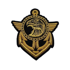 Fournisseur de badges fabriqués à la main en caoutchouc de silicone de haute qualité Patchs de logo en relief personnalisés pour vêtements Badges faits à la main Service OEM - Product Image 1