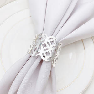 Los anillos de servilleta de metal elevan instantáneamente cualquier mesa de comedor al agregar un toque de elegancia, estructura y sofisticación atemporal. - Product Image 4