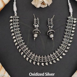 ชุดสร้อยคอสุดเก๋และคลาสสิกเครื่องประดับออกซิไดซ์ที่สวยงาม - Product Image 1