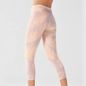 Leggings de yoga taille haute mi-mollet avec imprimé palmiers, en spandex et nylon sans couture pour femmes - Product Image 2