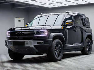 SUV Híbrido Usado 2025, 4x4, Transmisión Automática Turbo, Motor de Gasolina/Eléctrico, Diseño Espacioso de 4 Asientos, Tapicería de Cuero, Impecable - Product Image 4