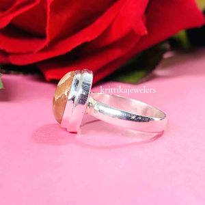 แหวนเงินแท้ 925 สไตล์คลาสสิก ประดับพลอยโรโดโครไซต์ สำหรับผู้หญิง ดีไซน์แบบฝังขอบ สำหรับงานหมั้น งานแต่งงาน งานเลี้ยงฉลองครบรอบ - Product Image 4