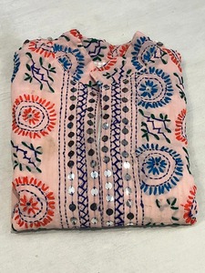 Veste élégante brodée Phulkari pour femmes indiennes, veste brodée à la main indienne, veste d'été - Product Image 3