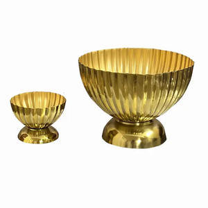 Pot de vase à fleur en métal en fer décoratif antique utilisé pour la maison et le jardin Pot de jardinière taille personnalisée fait à la main en gros en vrac - Product Image 5