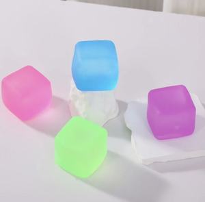 Cubo Sensorial Antiestrés de Alta Demanda, Cubo de Juguete con Colores Aleatorios para Aliviar la Ansiedad, Schylling, Cubo de 2.25 Pulgadas - Product Image 2