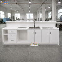 Comptoir de bar commercial sur mesure pour hôtel, salon et café, comptoir de restaurant de haute qualité en Corian avec surface solide et éclairage LED blanc chaud
