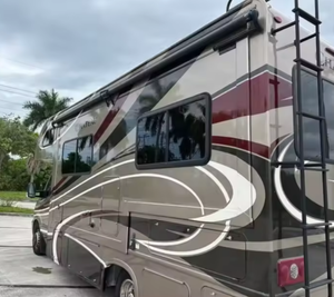 รถบ้านเคลื่อนที่รุ่น T-h-o-r Motor Coach C-h-a-t-e-a-u 24BL ปี 2019 พร้อมเครื่องปรับอากาศมาตรฐานยูโร 6 - Product Image 3