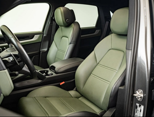 Cayenne Premium Plus 2024 de qualité supérieure, véhicule utilitaire sport à quatre roues motrices, transmission automatique, faible kilométrage - Product Image 4