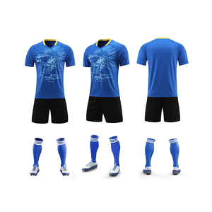 Conjunto de Jersey de entrenamiento de fútbol de manga corta personalizado para hombres y niños Ropa de fútbol juvenil hecha de tela de poliéster que incluye pantalones cortos - Product Image 1